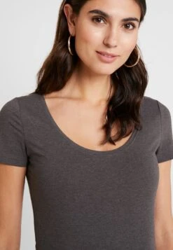 Anna Field 3 PACK - T-Shirt Basic - White/black/dark Grey 10 Anna Field 3 PACK - T-Shirt Basic - White/black/dark Grey -Anna Field Verkäufe 8d73753d686e4e7eb30522402290ce73