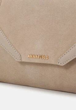 Anna Field LEATHER - Clutch - Taupe 11 Anna Field LEATHER - Clutch - Taupe -Anna Field Verkäufe c933426553bb4831a448eeab65bcefad